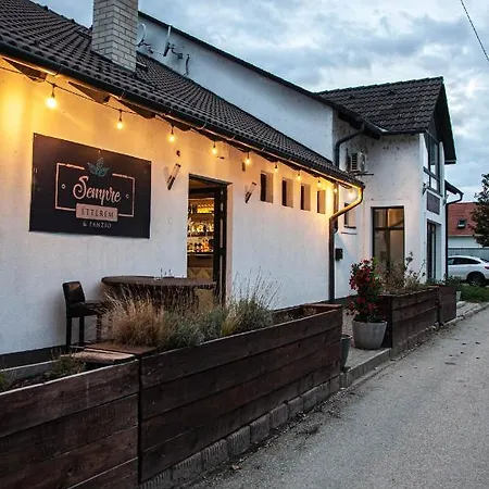 Sempre Etterem Es Panzio Bed and Breakfast