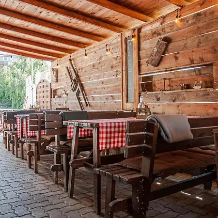 Bed and Breakfast Sempre Etterem Es Panzio 3*