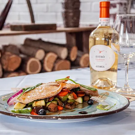 Sempre Etterem Es Panzio فندق مبيت وإفطار Székesfehérvár