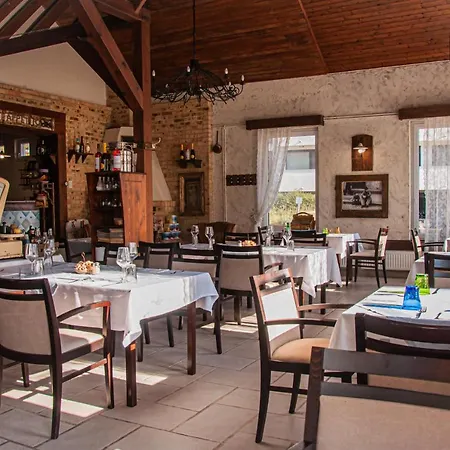 Bed and Breakfast Sempre Etterem Es Panzio 3*