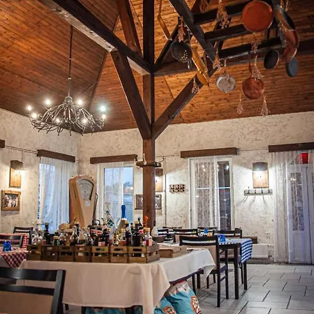 Bed & Breakfast Sempre Etterem Es Panzio Székesfehérvár