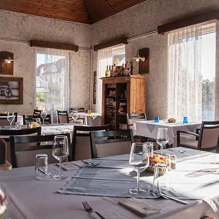 Bed & Breakfast Sempre Etterem Es Panzio