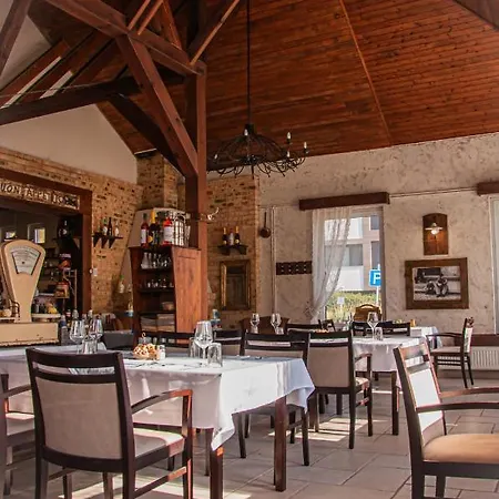 Bed & Breakfast Sempre Etterem Es Panzio *