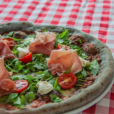 فندق مبيت وإفطار Sempre Etterem Es Panzio