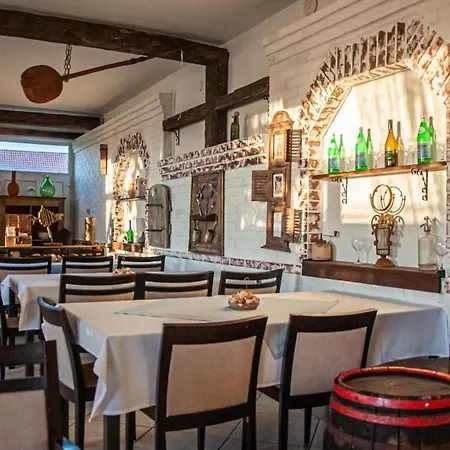 Bed and Breakfast Sempre Etterem Es Panzio