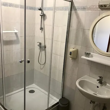 Oda ve Kahvaltı Sempre Etterem Es Panzio İstolni Belgrad