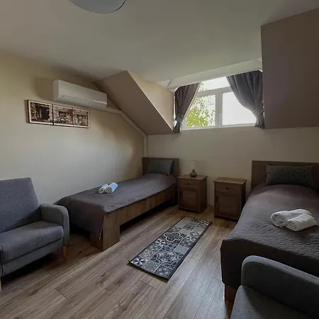 Bed and Breakfast Sempre Etterem Es Panzio 3*