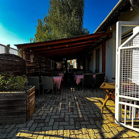 Sempre Etterem Es Panzio Székesfehérvár