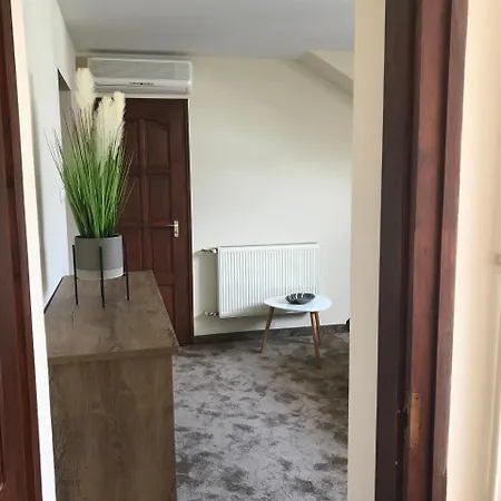 Sempre Etterem Es Panzio فندق مبيت وإفطار Székesfehérvár