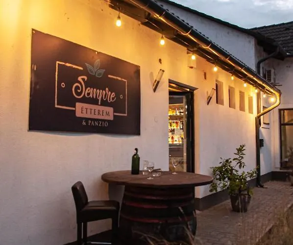 Sempre Etterem Es Panzio Frühstückspension Székesfehérvár