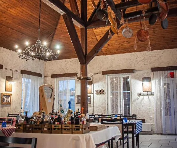 住宿加早餐酒店 Sempre Etterem Es Panzio Székesfehérvár