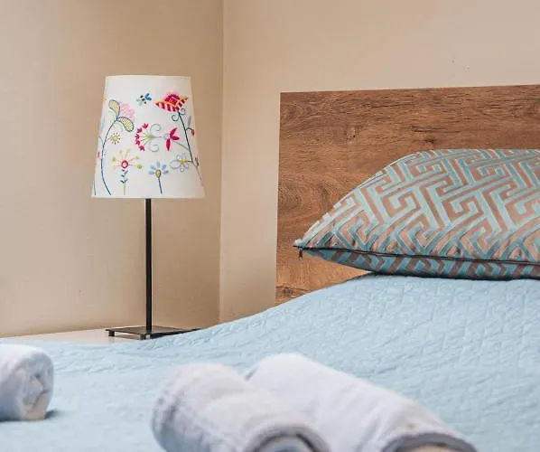 Sempre Etterem Es Panzio Bed & Breakfast Szekesfehervar