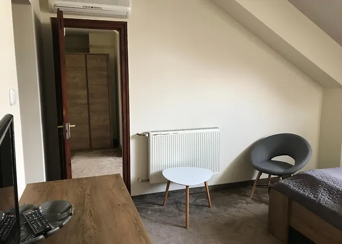 Sempre Etterem Es Panzio Frühstückspension Székesfehérvár