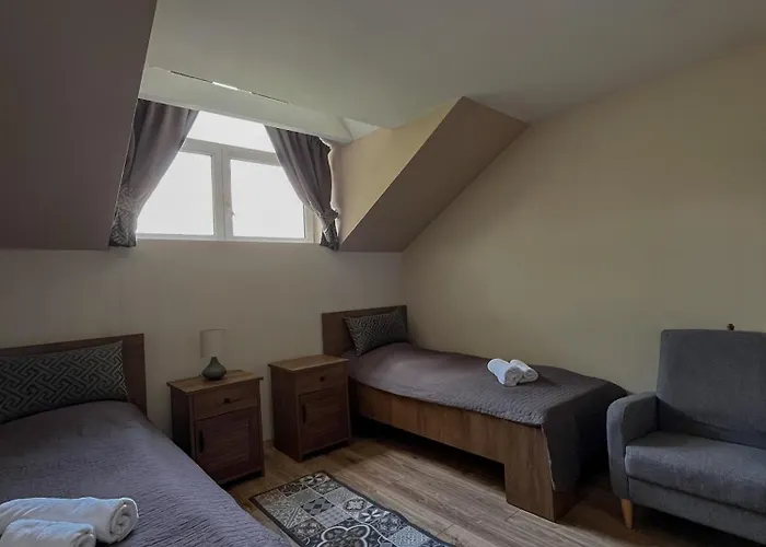 לינה וארוחת בוקר Sempre Etterem Es Panzio 3*