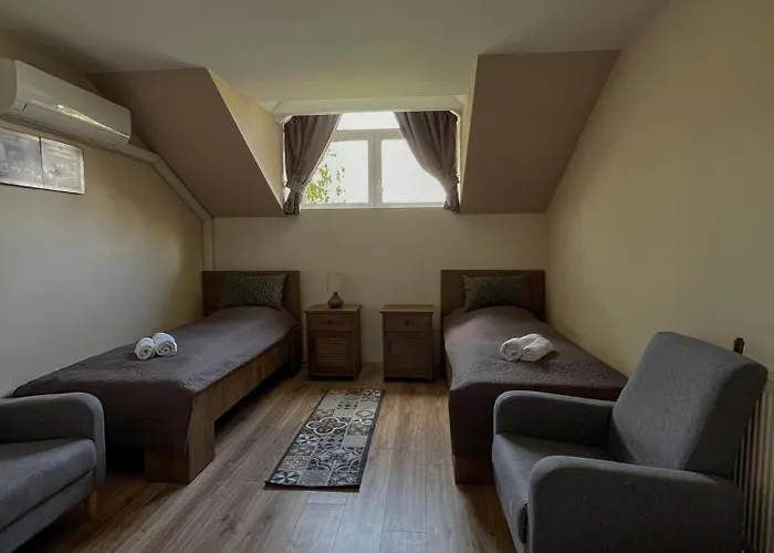 Sempre Etterem Es Panzio Frühstückspension Székesfehérvár