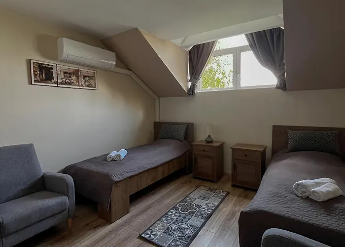 לינה וארוחת בוקר Sempre Etterem Es Panzio 3*