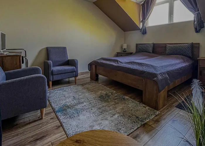 Sempre Etterem Es Panzio Frühstückspension Székesfehérvár