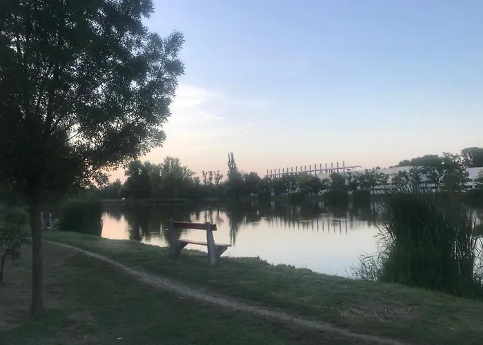 Sempre Etterem Es Panzio לינה וארוחת בוקר Székesfehérvár