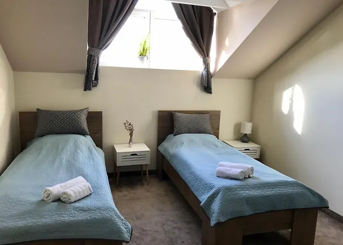 Sempre Etterem Es Panzio Frühstückspension Székesfehérvár